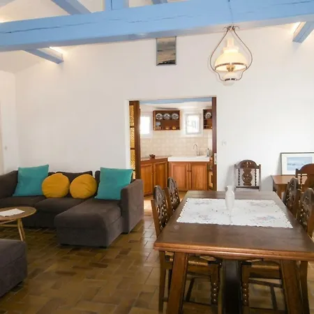 Maison A Proche Pour 6 Pers., Animaux Admis - Fr-1-823-17 別荘 *