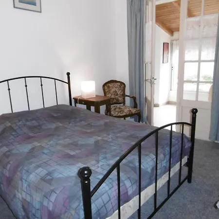 Holiday home Maison A Proche Pour 6 Pers., Animaux Admis - Fr-1-823-17