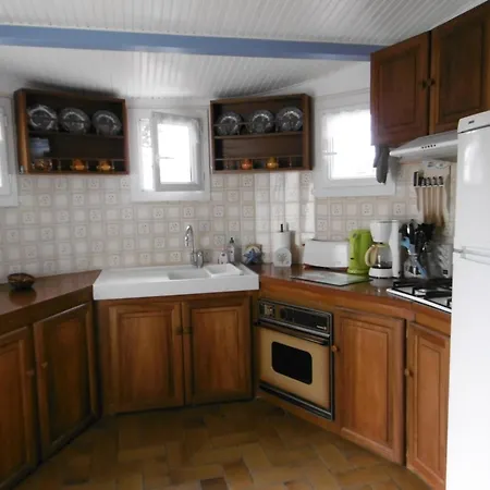 Holiday home Maison A Proche Pour 6 Pers., Animaux Admis - Fr-1-823-17 *